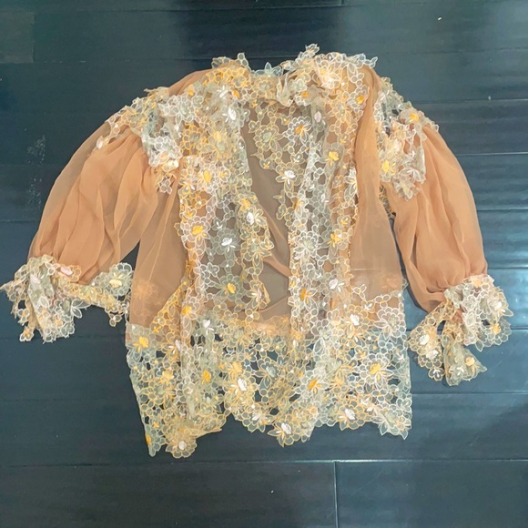 Tulle Robe with floral appliqué - Picture 2 of 5